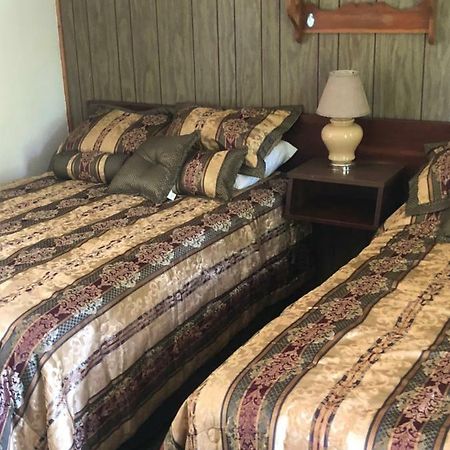 Michael Dee'S Motel East Durham Екстер'єр фото