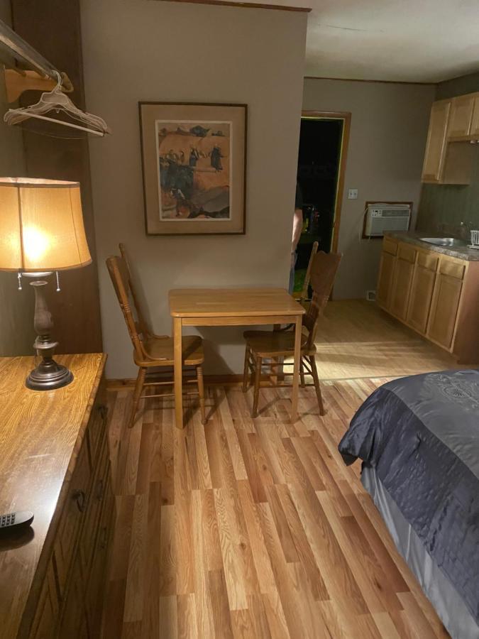Michael Dee'S Motel East Durham Екстер'єр фото
