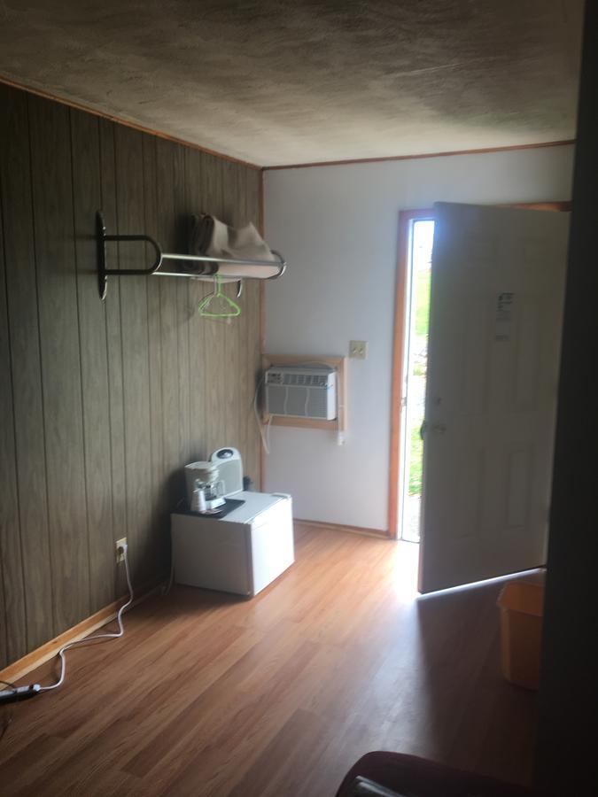 Michael Dee'S Motel East Durham Екстер'єр фото