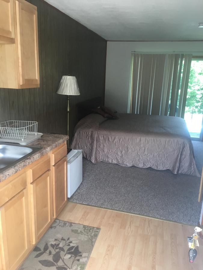 Michael Dee'S Motel East Durham Екстер'єр фото
