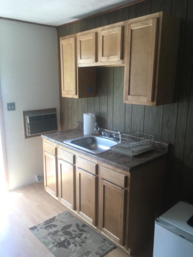 Michael Dee'S Motel East Durham Екстер'єр фото