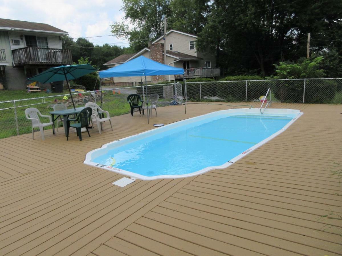 Michael Dee'S Motel East Durham Екстер'єр фото